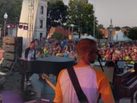 The Dueling Pianos of Andy Anderson and Mike Leeds backed up by Party Party at Ragbrai in 2018. (Photo by Justin Miller)
